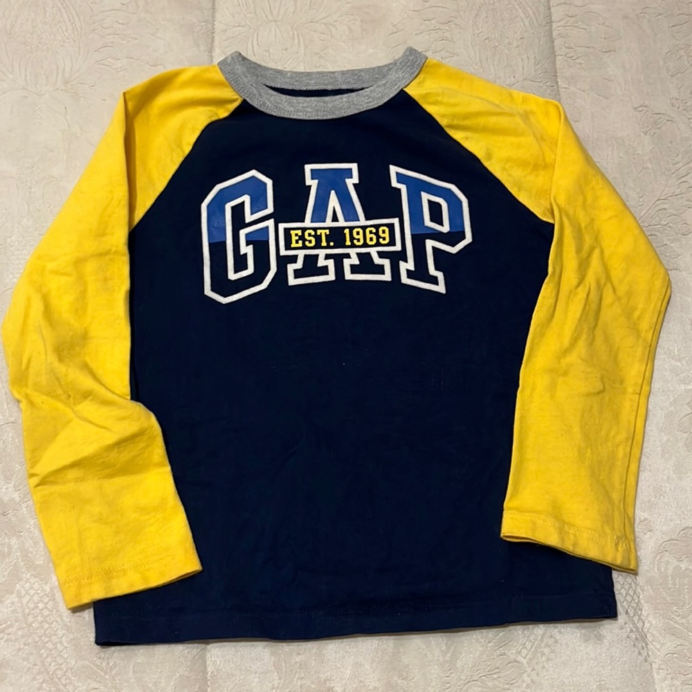 GAP long sleeve tee